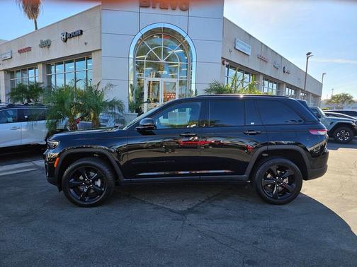 2023 Jeep Grand Cherokee Altitude