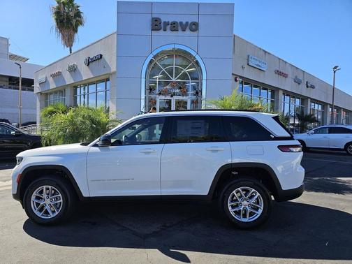 2025 Jeep Grand Cherokee Laredo