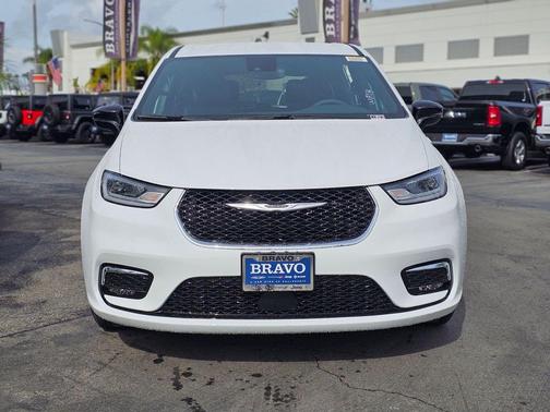 2026 Chrysler Pacifica L