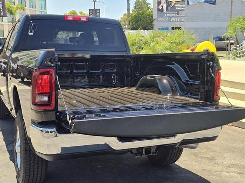 2025 RAM 2500 Tradesman Crew Cab 4x4 6'4' Box