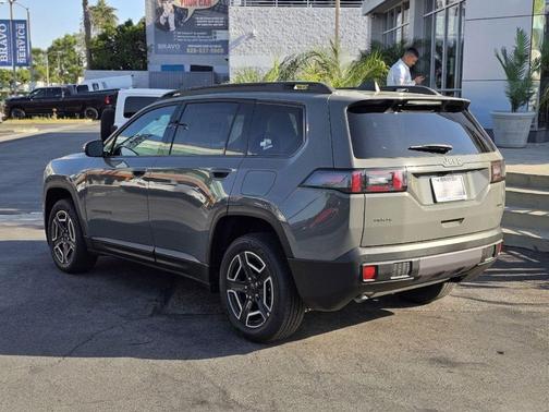 Sting-Gray Clearcoat 2026 Jeep Cherokee Laredo 4x4