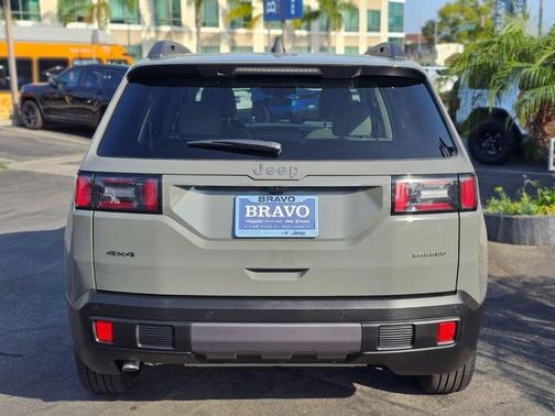 Sting-Gray Clearcoat 2026 Jeep Cherokee Laredo 4x4