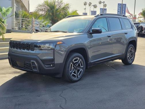 Sting-Gray Clearcoat 2026 Jeep Cherokee Laredo 4x4