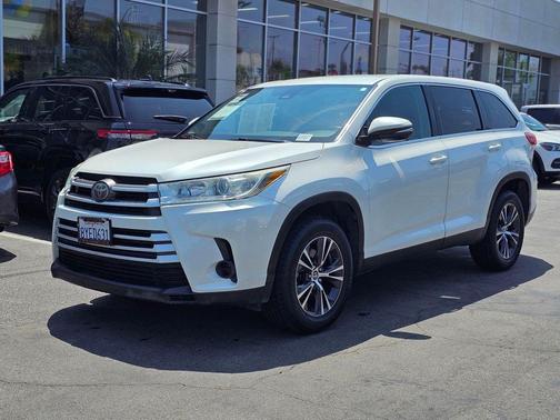 Blizzard Pearl 2019 Toyota Highlander LE I4