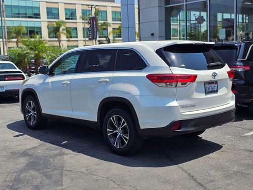 Blizzard Pearl 2019 Toyota Highlander LE I4