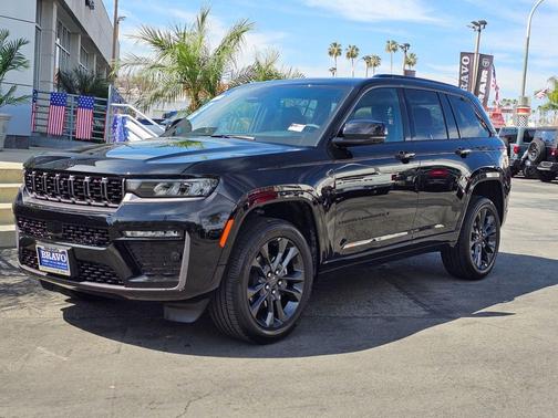Diamond Black Crystal Pearlcoat 2026 Jeep Grand Cherokee Limited