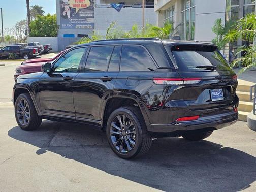 Diamond Black Crystal Pearlcoat 2026 Jeep Grand Cherokee Limited