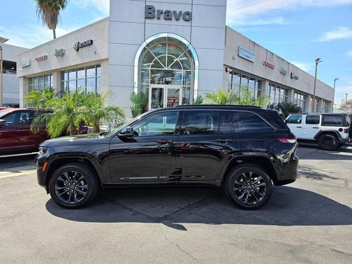 Diamond Black Crystal Pearlcoat 2026 Jeep Grand Cherokee Limited