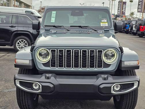 2026 Jeep Wrangler 4-Door Sahara 4x4