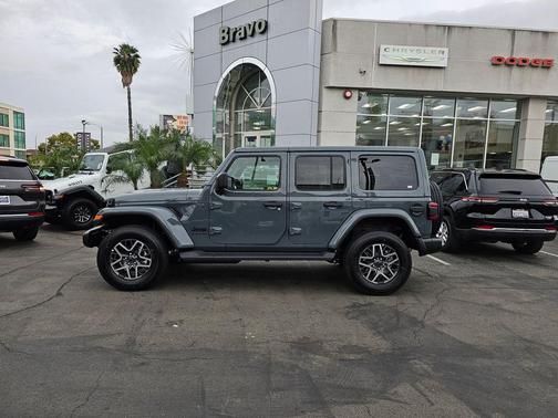 2026 Jeep Wrangler 4-Door Sahara 4x4