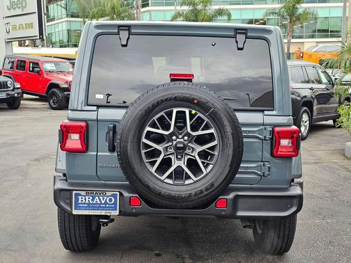 2026 Jeep Wrangler 4-Door Sahara 4x4