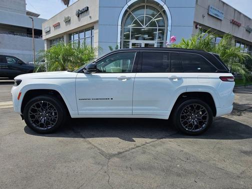 bright white clearcoat 2026 Jeep Grand Cherokee Summit