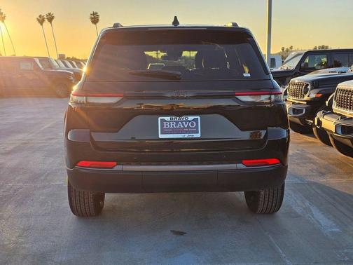 2026 Jeep Grand Cherokee Altitude