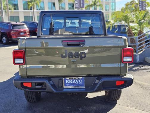2026 Jeep Gladiator Sport