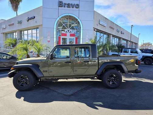 2026 Jeep Gladiator Sport