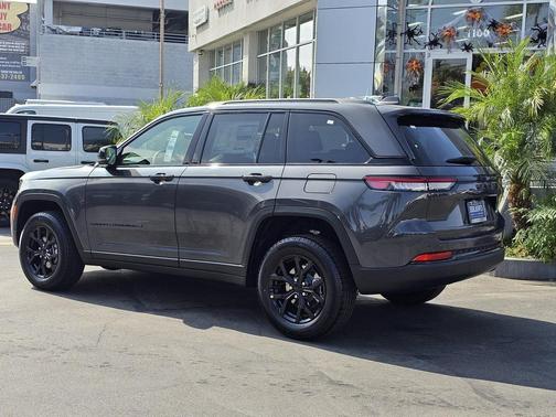2025 Jeep Grand Cherokee Altitude