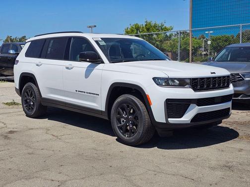 Bright White Clearcoat 2026 Jeep Grand Cherokee L Altitude