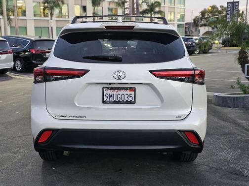 2021 Toyota Highlander LE