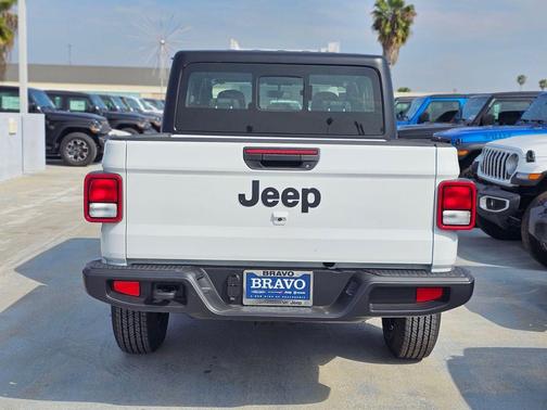 2026 Jeep Gladiator Sport