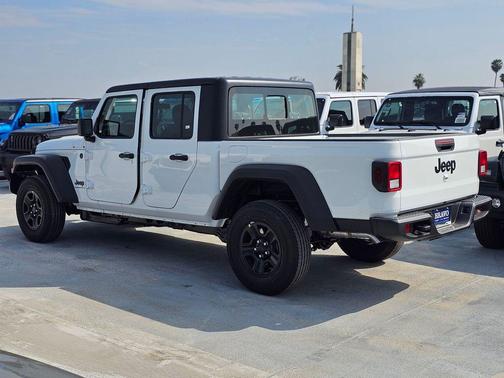 2026 Jeep Gladiator Sport