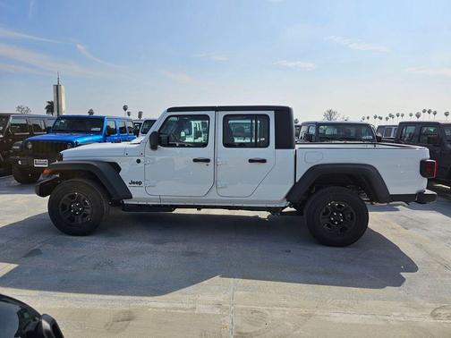 2026 Jeep Gladiator Sport