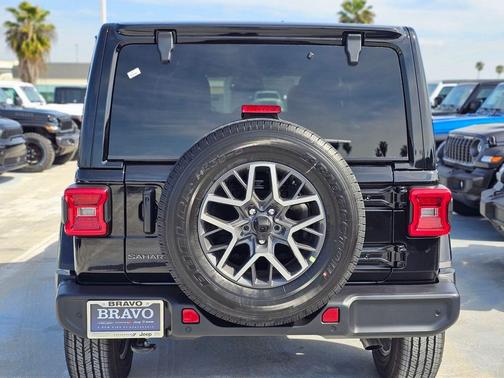 2026 Jeep Wrangler 4-Door Sahara 4x4