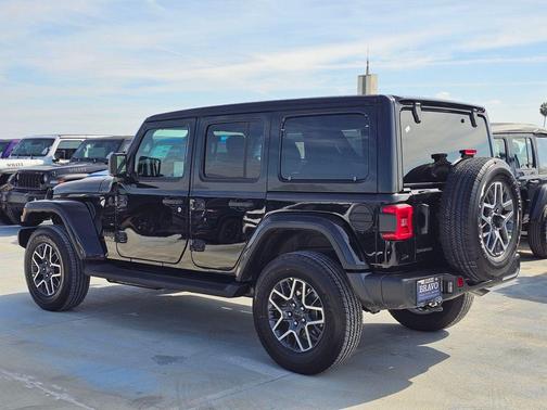 2026 Jeep Wrangler 4-Door Sahara 4x4