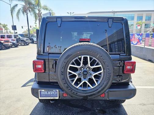 2025 Jeep Wrangler 4-Door Sahara 4x4