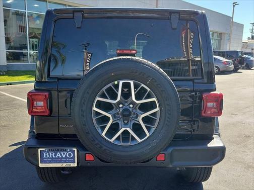 2025 Jeep Wrangler 4-Door Sahara 4x4
