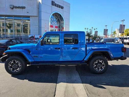 2026 Jeep Gladiator Sahara 4x4