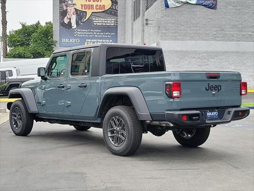2025 Jeep Gladiator Sport S