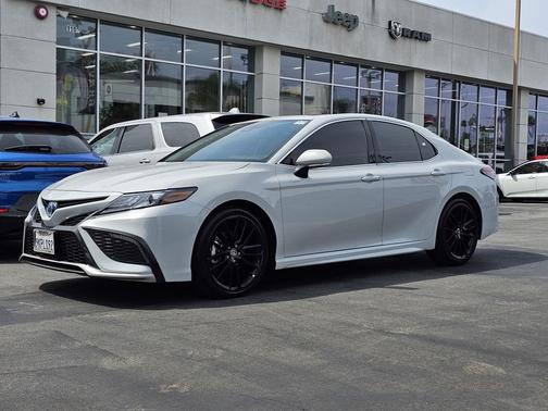 2024 Toyota Camry Hybrid SE