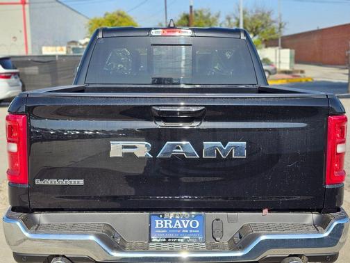 Diamond Black Crystal Pearlcoat 2026 RAM 1500 Laramie