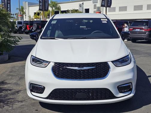 2026 Chrysler Pacifica L