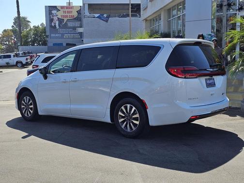 2026 Chrysler Pacifica L