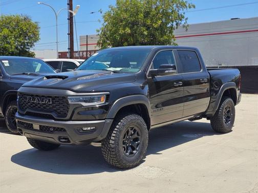 Diamond Black Crystal Pearlcoat 2026 RAM 1500 RHO Crew Cab 4x4 5'7' Box