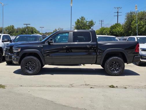 Diamond Black Crystal Pearlcoat 2026 RAM 1500 RHO Crew Cab 4x4 5'7' Box