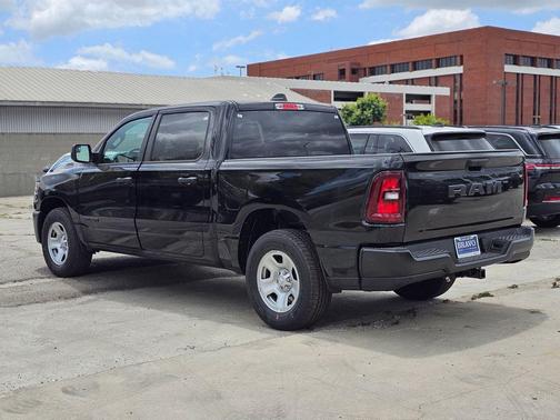 Diamond Black Crystal Pearlcoat 2026 RAM 1500 Tradesman