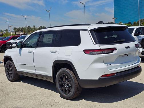 Bright White Clearcoat 2026 Jeep Grand Cherokee L Altitude
