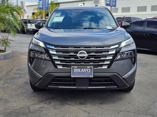 Gun Metallic 2024 Nissan Rogue S
