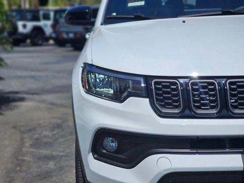 Bright White Clearcoat 2026 Jeep Compass Latitude