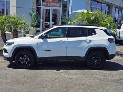 Bright White Clearcoat 2026 Jeep Compass Latitude