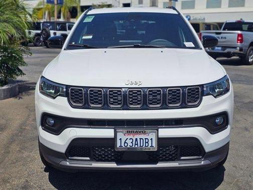 Bright White Clearcoat 2026 Jeep Compass Latitude