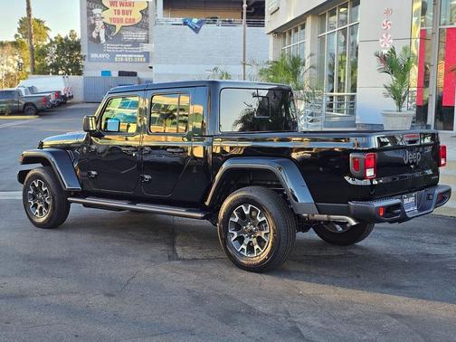 2026 Jeep Gladiator Sahara 4x4