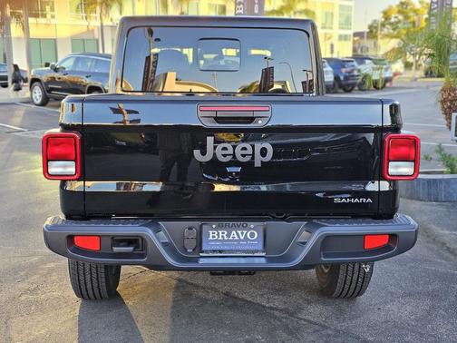 2026 Jeep Gladiator Sahara 4x4