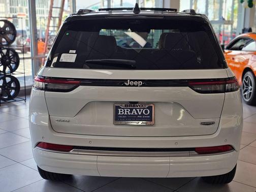 bright white clearcoat 2026 Jeep Grand Cherokee Summit