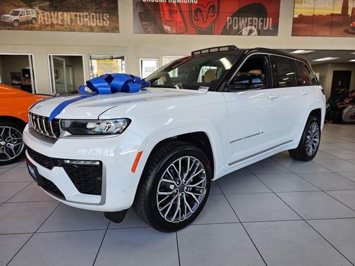 bright white clearcoat 2026 Jeep Grand Cherokee Summit