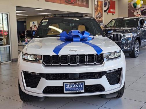 bright white clearcoat 2026 Jeep Grand Cherokee Summit