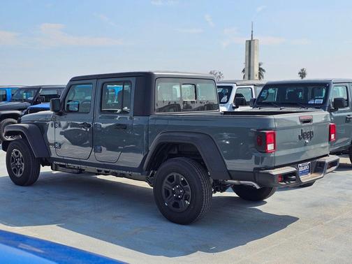 2026 Jeep Gladiator Sport