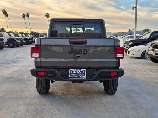 2026 Jeep Gladiator Sport